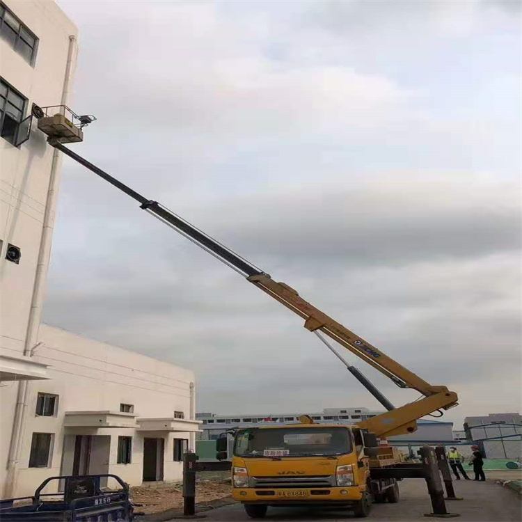 樊城哪里有小型吊车出租的